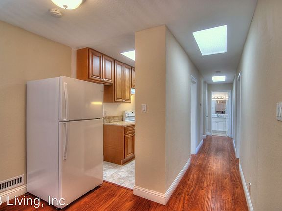 4th image of 319 Poplar Ave APT 06