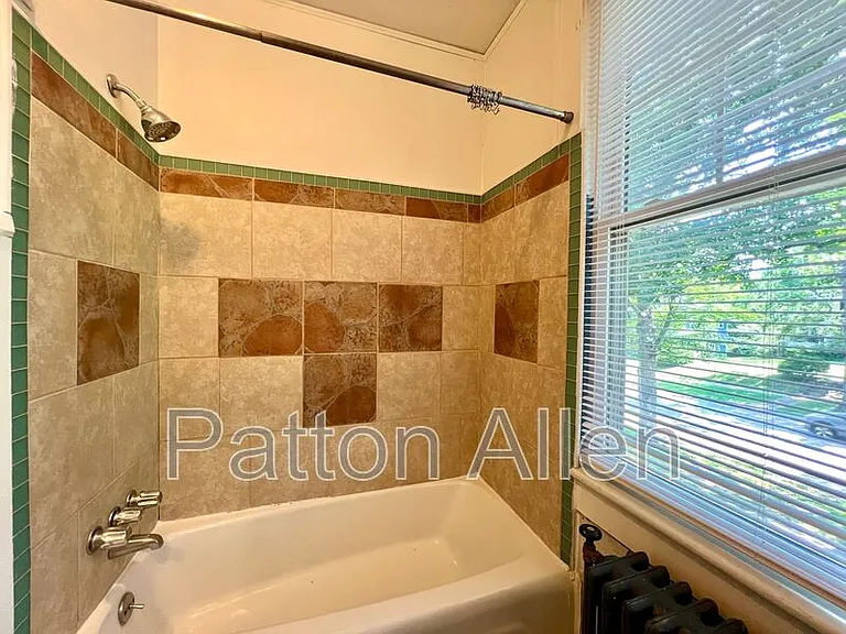 130 Edwin Pl #4 — Photo 14