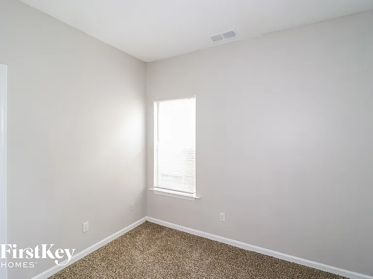 1139 Brady Hollow Ln — Photo 9