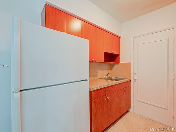 4th image of 212 Phoenetia Ave APT 10