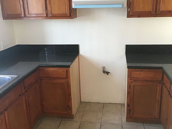 2nd image of 1050 S Westmoreland Ave APT 208