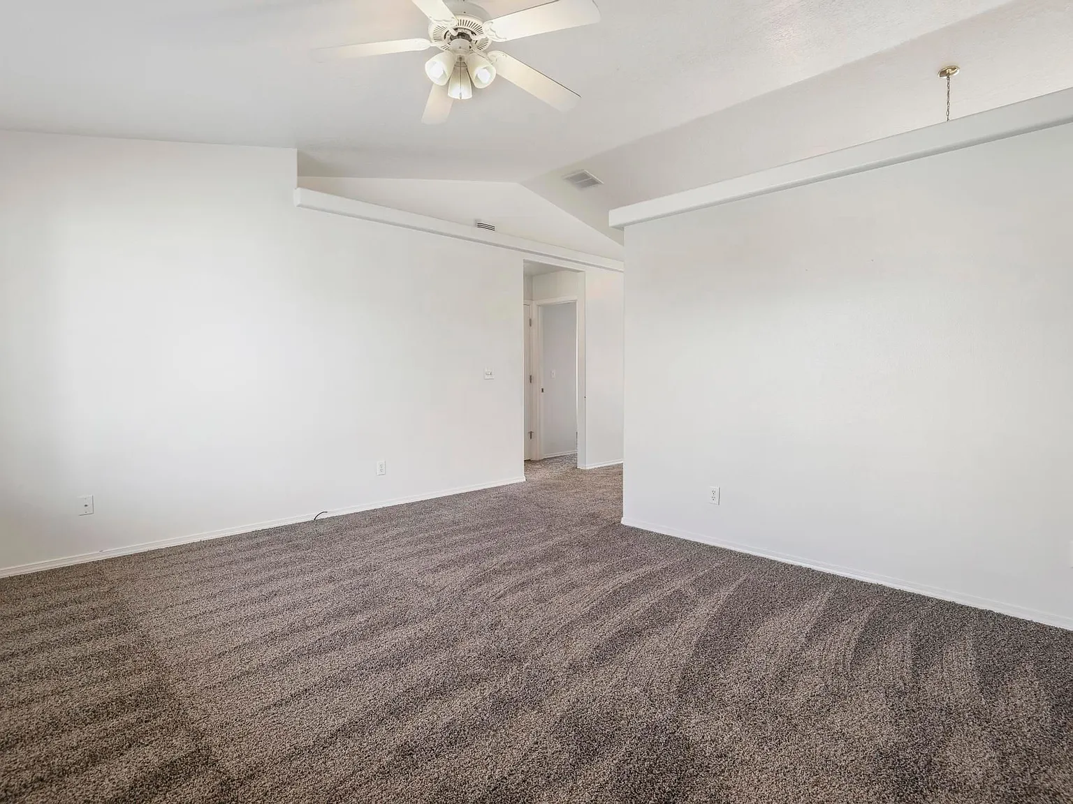 3 bed, 1338 sqft, $1,850 — Photo 4