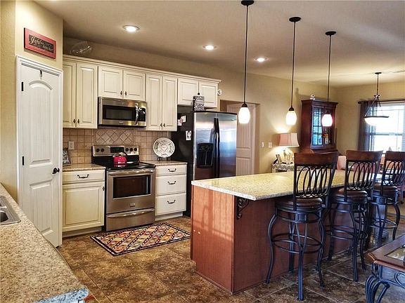 3rd image of 1402 Eveningside Dr