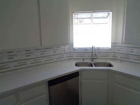 4th image of 1393 Newport Ave APT 5