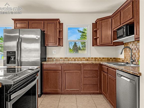 5th image of 2636 E San Miguel St
