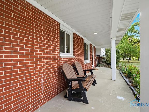 4th image of 182 Sunset Dr