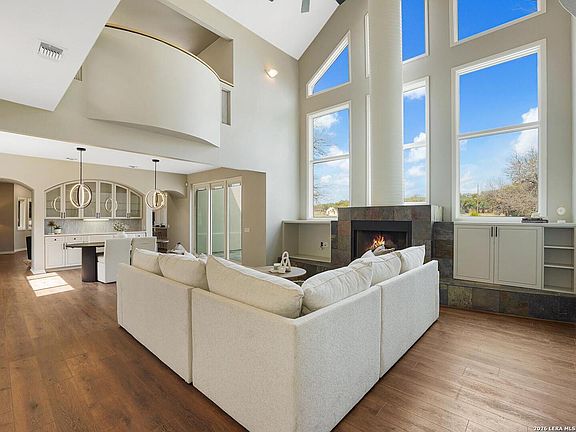 3rd image of 8012 Rocking Horse Ln