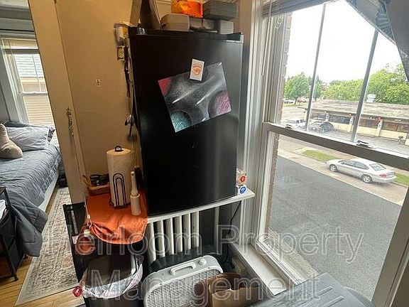 5th image of 114 S 14th Ave E APT 3
