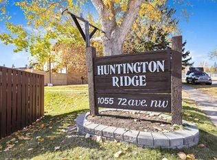 1055 W 72nd Ave NW #2, Calgary, AB T2K5S4