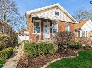 3922 Sunnyside Ave, Brookfield, IL 60513