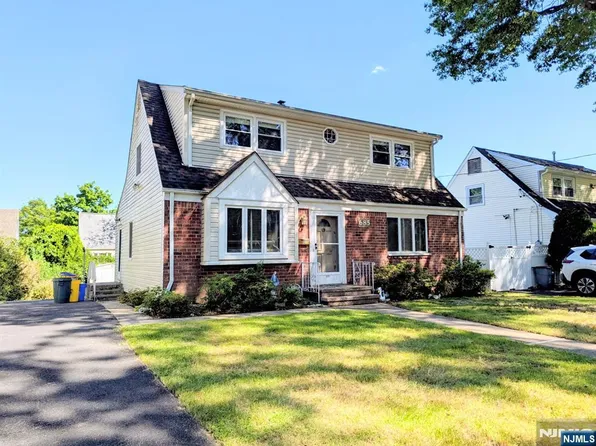 685 Grant Ter, Teaneck, NJ 07666