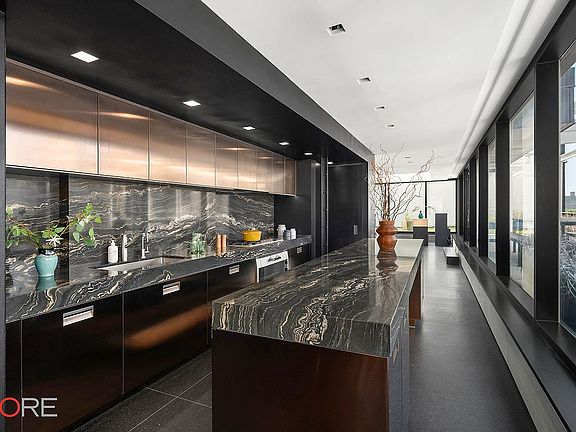 5th image of 45 E 66th St