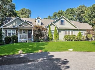 22 John Adams Ln, East Setauket, NY 11733
