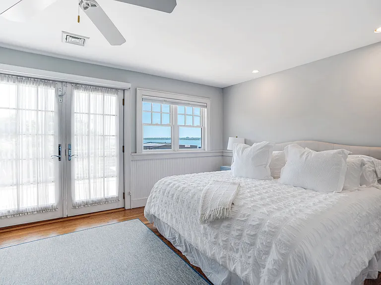 335 E Lake Dr — Photo 17