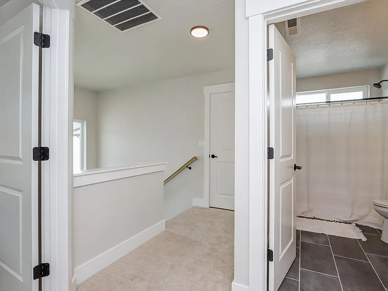 2032 E Presidential Dr — Photo 26