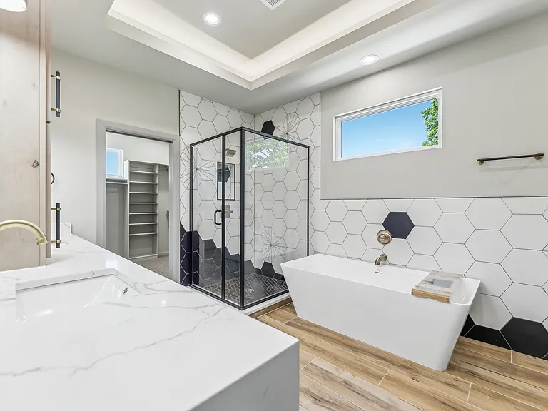 421 W Fort Worth St — Photo 40