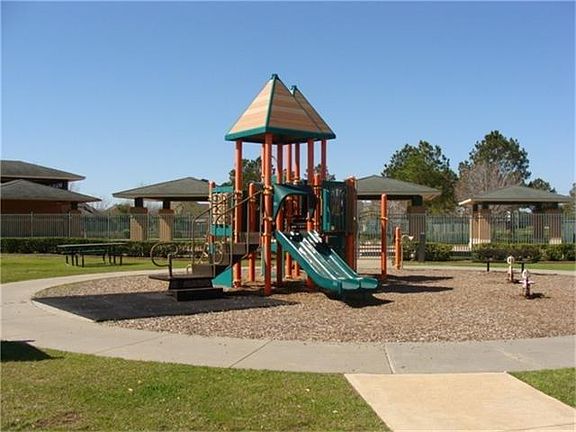 5th image of 18423 Gardens End Ln