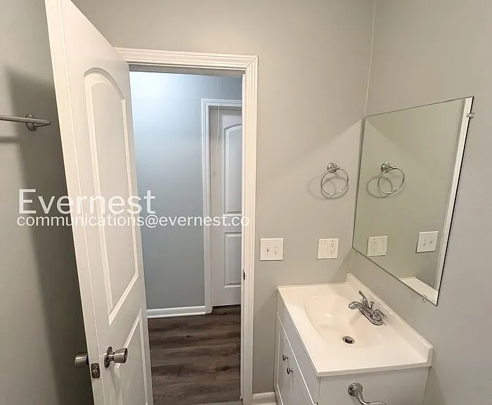 539 Green St — Photo 7