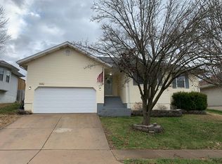 5582 S Burrows Ave, Springfield, MO 65810