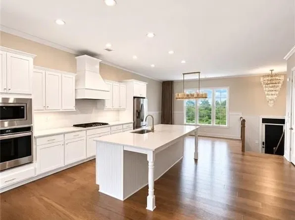 1915 Skyfall Cir, Atlanta, GA 30319