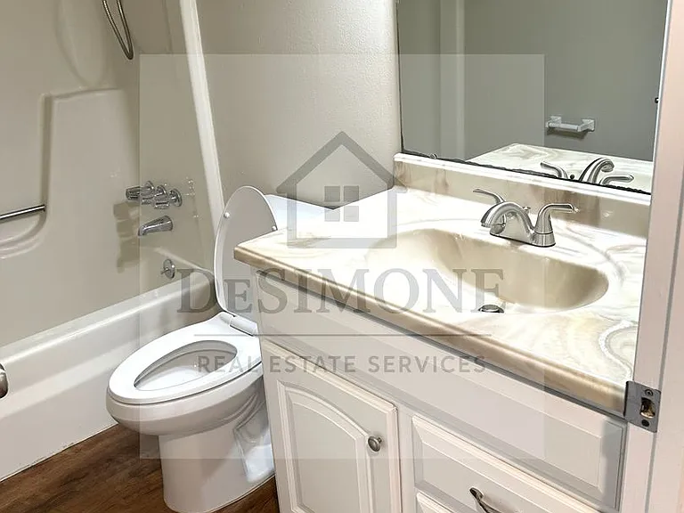 906 NE 3rd St — Photo 8