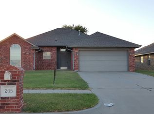 205 N Shannon Way, Mustang, OK 73064