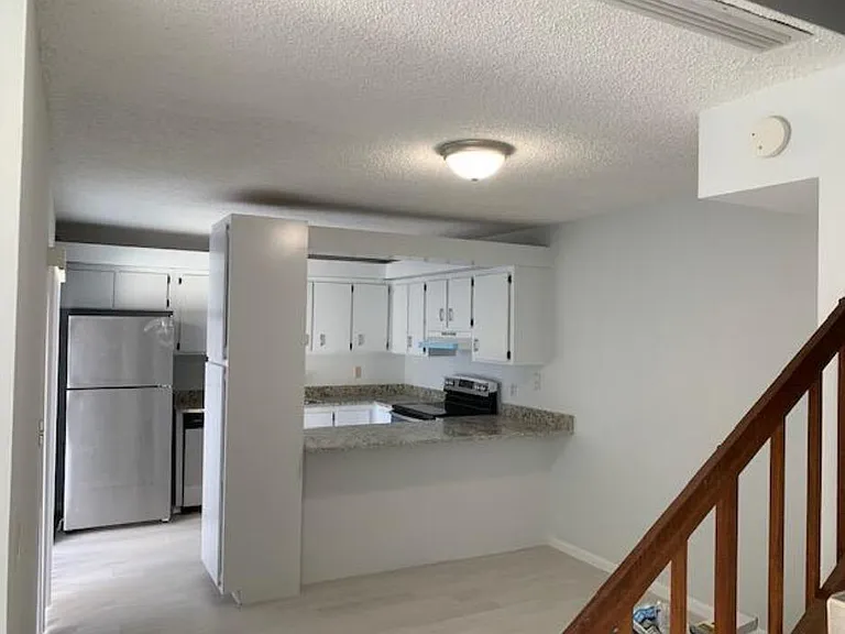 2228 White Pine Cir #B — Photo 6