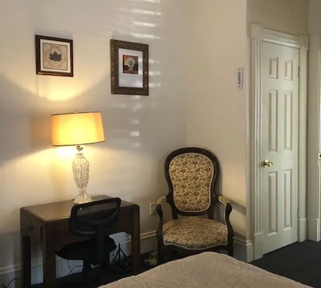 8 Pearl St #A — Photo 1