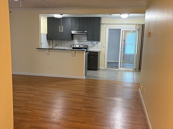 3rd image of 1916R Patterson Cir
