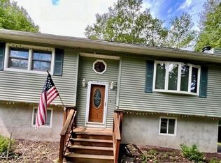 1121 Thunder Dr, Pocono Summit, PA