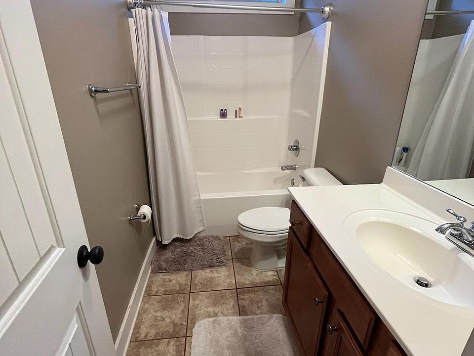 2nd image of 364 Kingston Cir