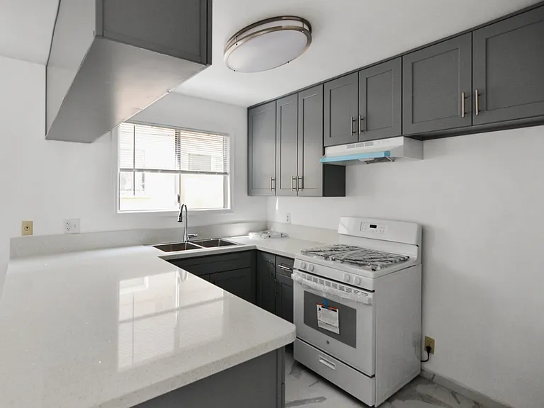 20533 Vanowen St #2 — Photo 7