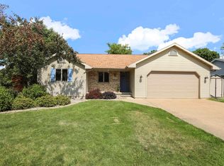 1300 Buchanan Ct, Kaukauna, WI 54130