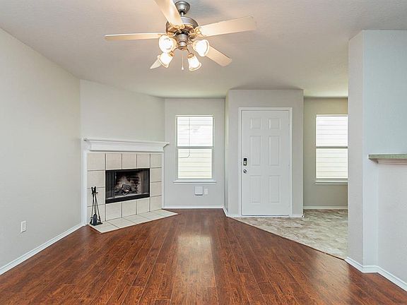 3rd image of 1420 Pine Ln