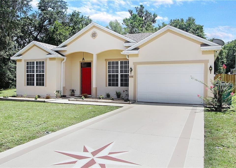 1st image of 404 Bay Oak Ln