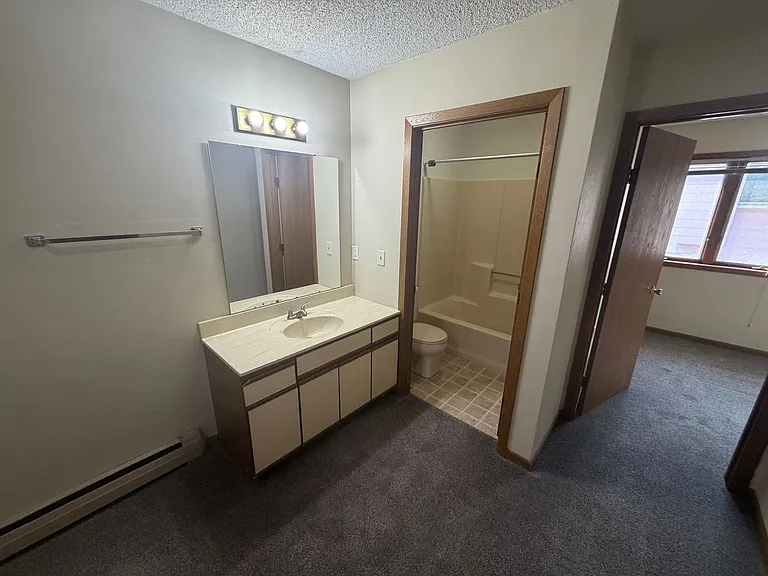 942 Elmwood Ave — Photo 7