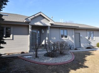 N80W17513 Robin Cir, Menomonee Falls, WI 53051