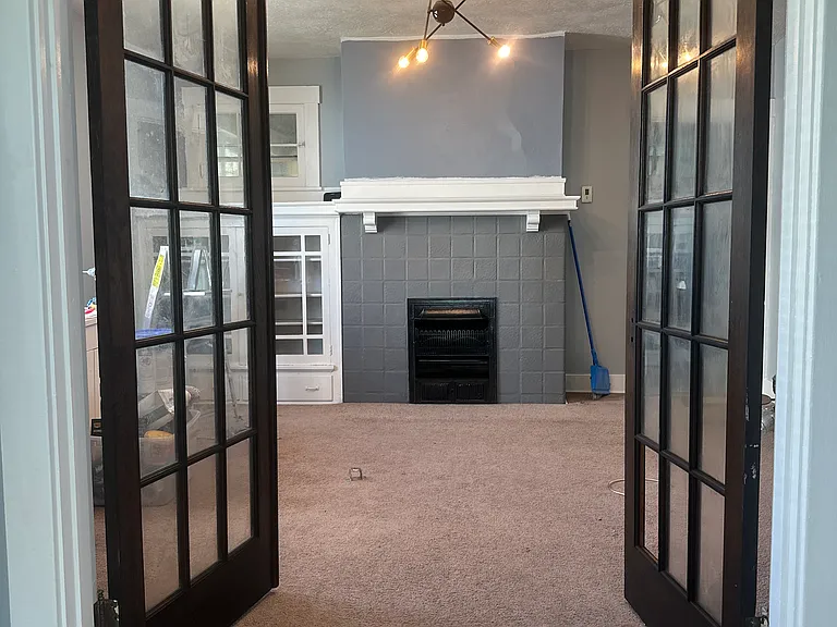 271 Center Ave — Photo 4
