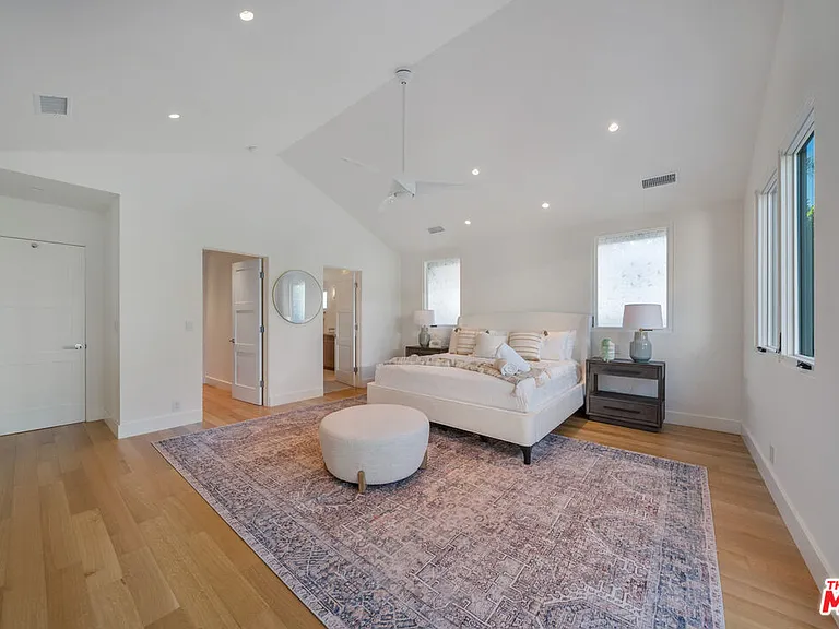 1222 S Genesee Ave — Photo 70