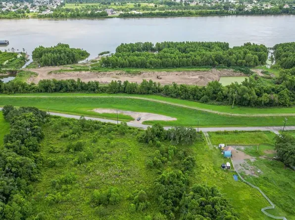 11739 Mississippi River Rd, New Orleans, LA 70131