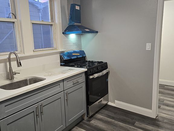 4th image of 2672 Richmond Ter Floor 2
