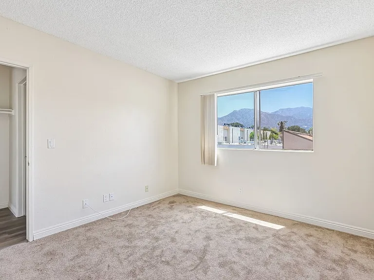 8541 Foothill Blvd., Sunland — Photo 27
