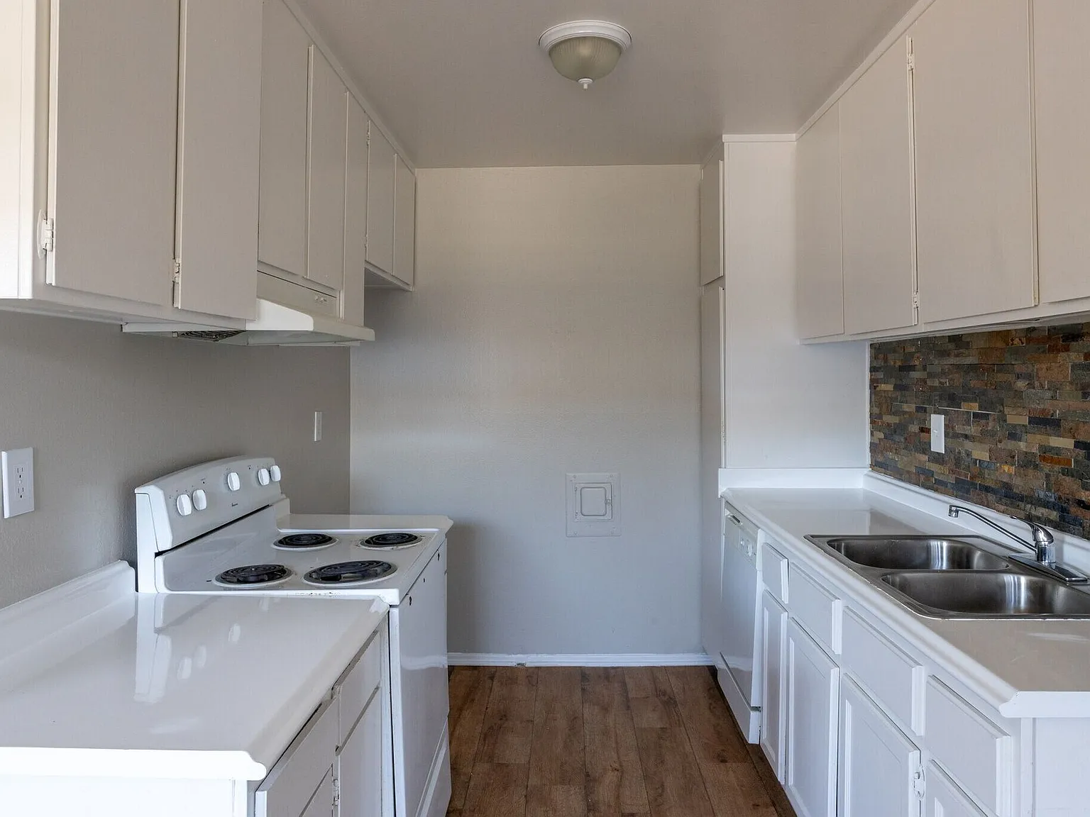 Saticoy 12 Apartments — Photo 4