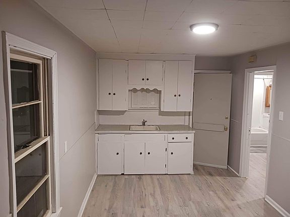 2nd image of 445 16th St APT 4