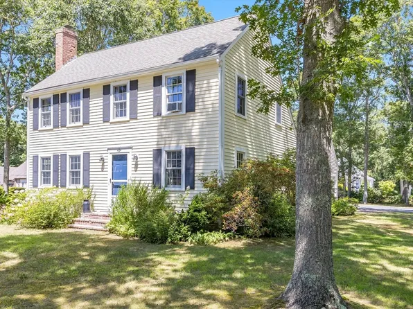 12 Tracey Rd, Barnstable, MA 02630