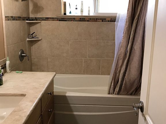 5th image of 476 Carol Ln E