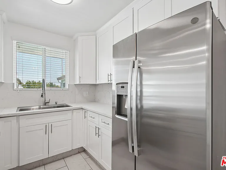 1215 N Hayworth Ave #206 — Photo 6