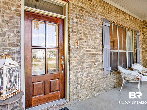 5th image of 307 Saint Charles Ct