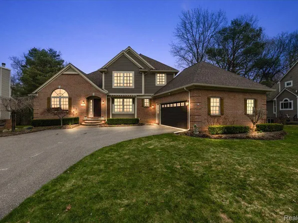 7828 Brookpines Dr, Clarkston, MI 48348