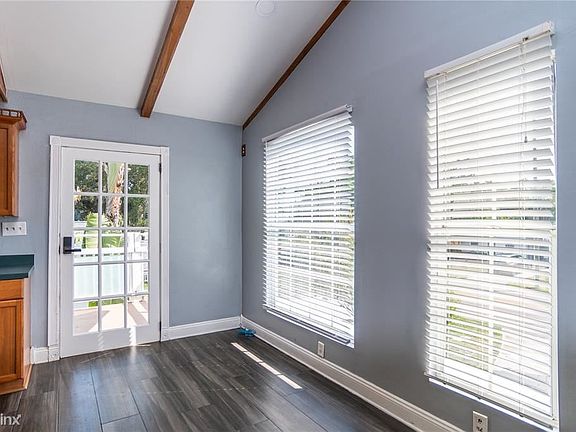 4th image of 4919R Chancellor St NE
